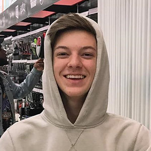 Weston Koury Wiki: Age, Height, Tour, Girlfriend, Affair, Gay, Parents