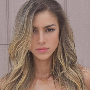 Anllela Sagra Wiki, Age, Boyfriend, Height, Before & After